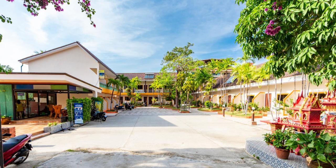 Coconut Resort Hotel Patong Exterior photo